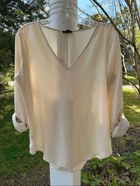Ann Taylor V-Neck Roll-Sleeve Blouse in Light Cream